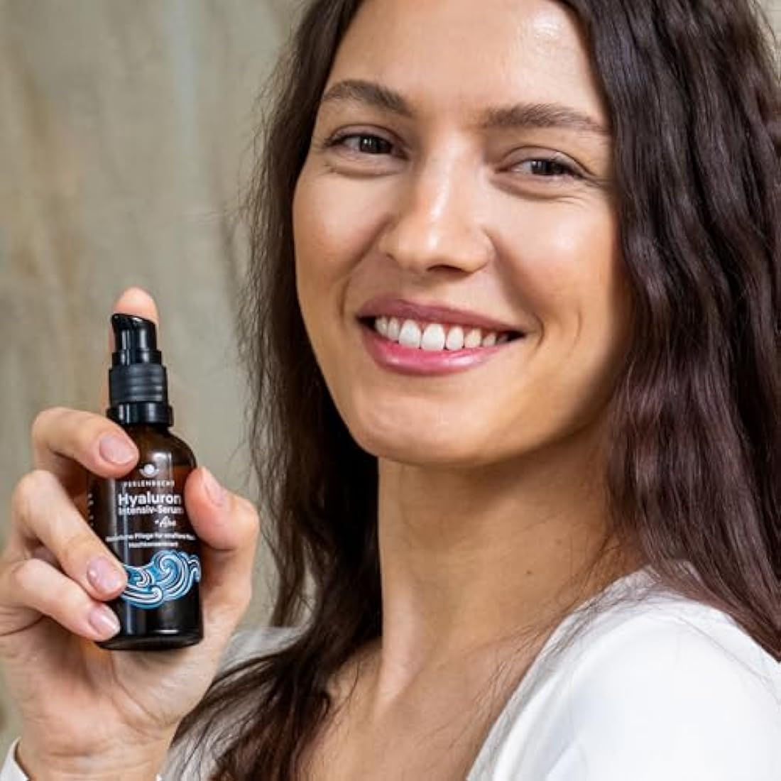 Hyaluronic Acid Intensive Serum with Aloe, High-Dose & Vegan - Anti-Aging Skin Care, Moisturizing Face Moisturiser for Wrinkles, Fragrance-free Natural Cosmetics - Made in Germany by PERLENBUCHT