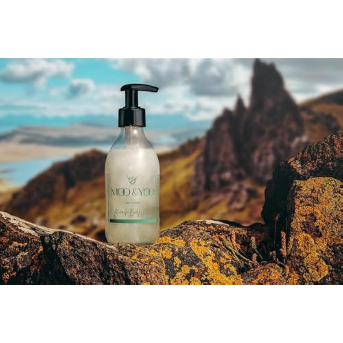 Moo & Yoo Miracle Body Wash - Marula Oil & Icelandic Moss - Natural Body Wash - Moisturising Shower Gel - Vegan & Cruelty Free - 250ml Recyclable Glass Bottle