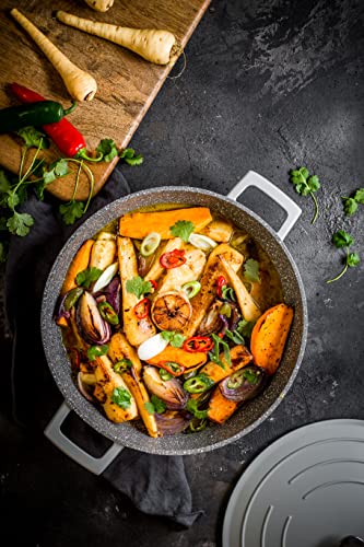 MasterClass Casserole Dish With Lid, Medium 4L/24 cm, Lightweight Cast Aluminium, Induction Hob And Oven Safe, Black