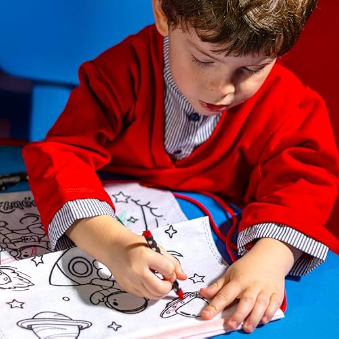 aeioubaby.com 25 Backpacks Color Your Own + Reusable Bag | 25 Individual Bags, 5 Coloured Crayons and Balloon | Children's Gift for Parties and Birthdays (Space)