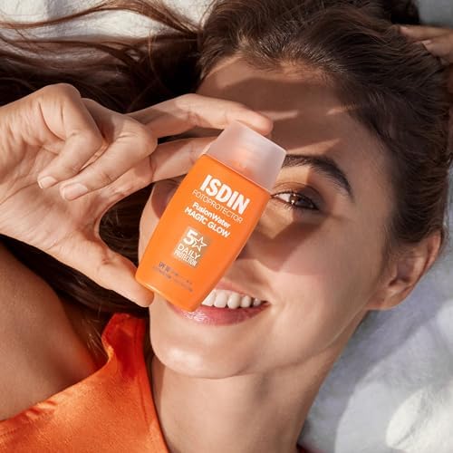 ISDIN Fotoprotector Fusion Water MAGIC GLOW SPF 30 Facial Sunscreen with Ultra-Light Texture and Watery External Phase with Glow Effect, 50 ml