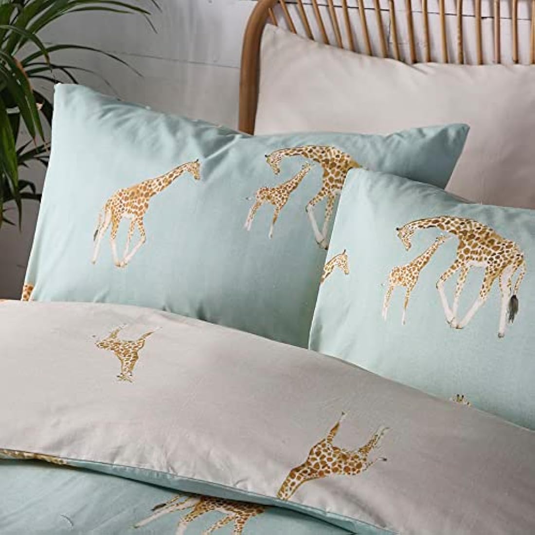 Fusion - Milo Giraffe - Reversible Duvet Cover Set - Single Bed Size in Duck Egg