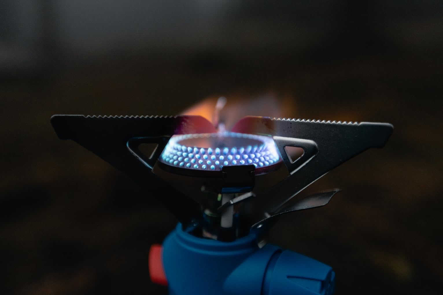 Campingaz Twister Plus Gas Stove | 1-burner camping stove for outdoor backpacking or festivals | Single burner | powerful output 2600 watts | carrybag included | runs off CV 470 gas cartridge