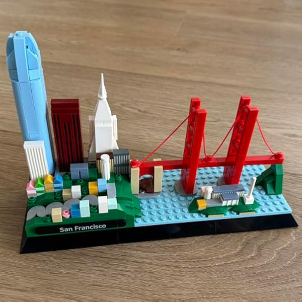 APOSTROPHE Games San Francisco Skyline Building Block Set (459 Pieces) Features Golden Gate Bridge and More - Architecture Model for Kids and Adults
