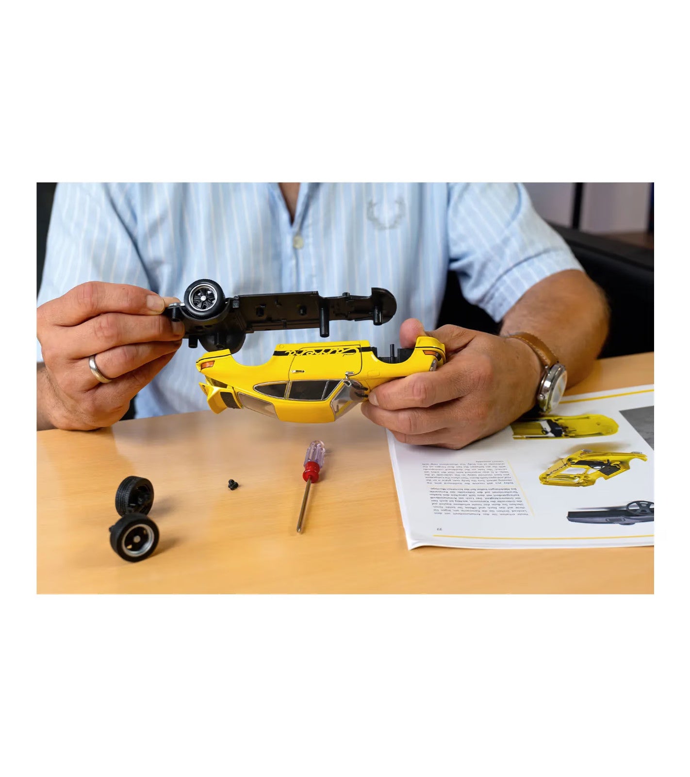 FRANZIS Porsche 911 Carrera RS 2.7 Advent Calendar Collectable Desk Model Kit