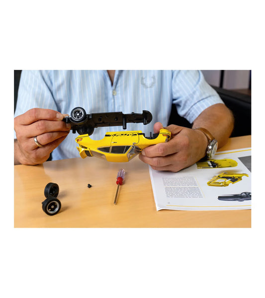 FRANZIS Porsche 911 Carrera RS 2.7 Advent Calendar Collectable Desk Model Kit