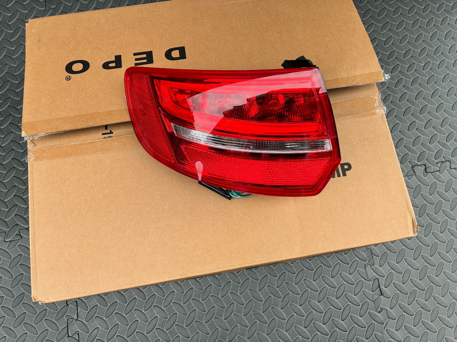 UK LT LED Lightbar Rear Lights Tail Lamps Audi A3 SB 8P 8PA 04-08 Red S3 LHD