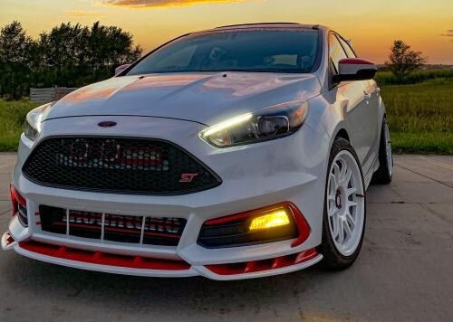 DS Ford Focus Mk3.5 ST Front Bumper Lower Splitter Spoiler Valance Gloss Black