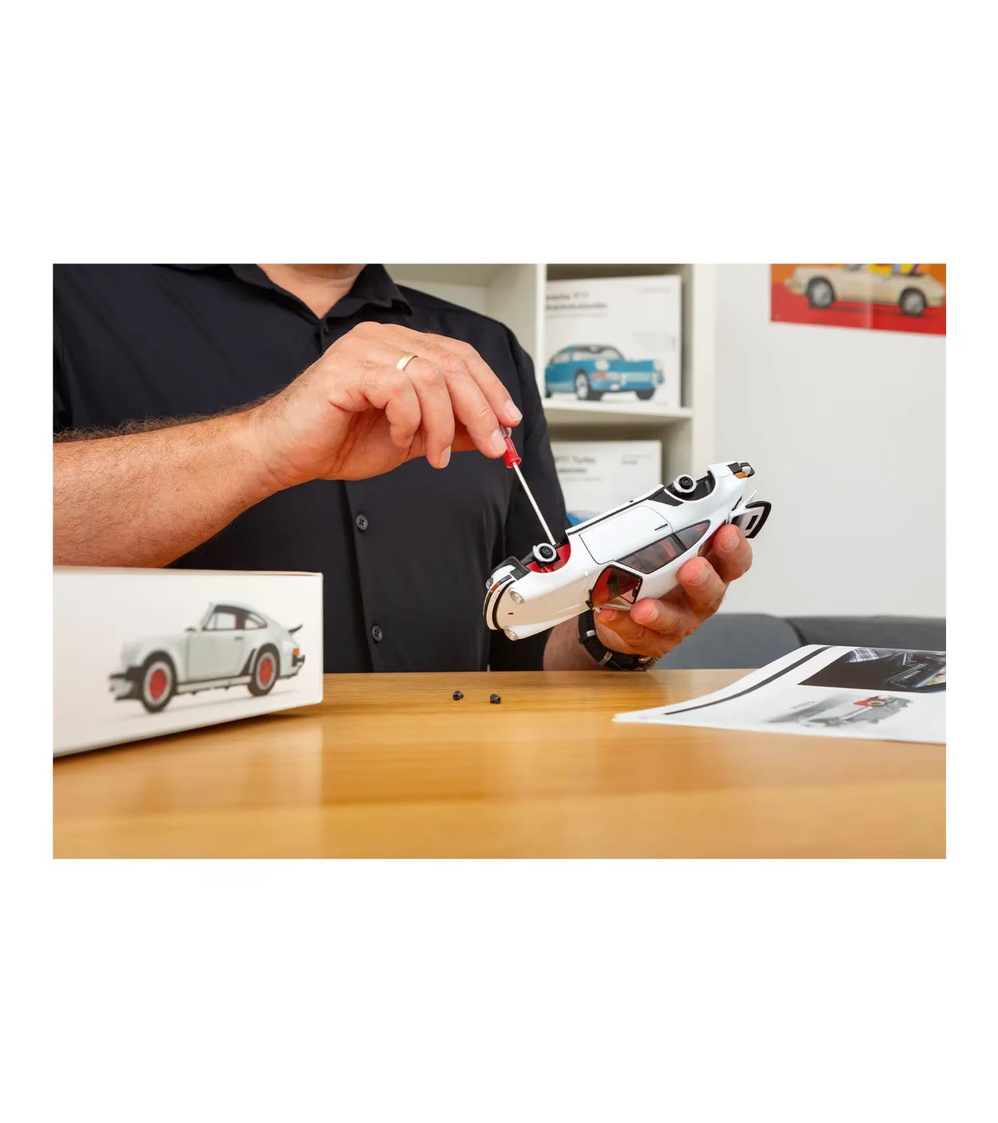 FRANZIS Porsche 911 Turbo Collectable Advent Calendar Your Own Desk Model Kit