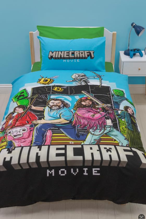 Mercedes AMG Petronas Official Fleece Blanket | Super Soft Warm Black Throw, Stealth Formula One Design | Perfect For The Bedroom, Camping & Sleepovers 100 x 150cm