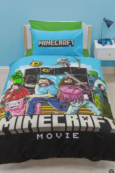 Mercedes AMG Petronas Official Fleece Blanket | Super Soft Warm Black Throw, Stealth Formula One Design | Perfect For The Bedroom, Camping & Sleepovers 100 x 150cm