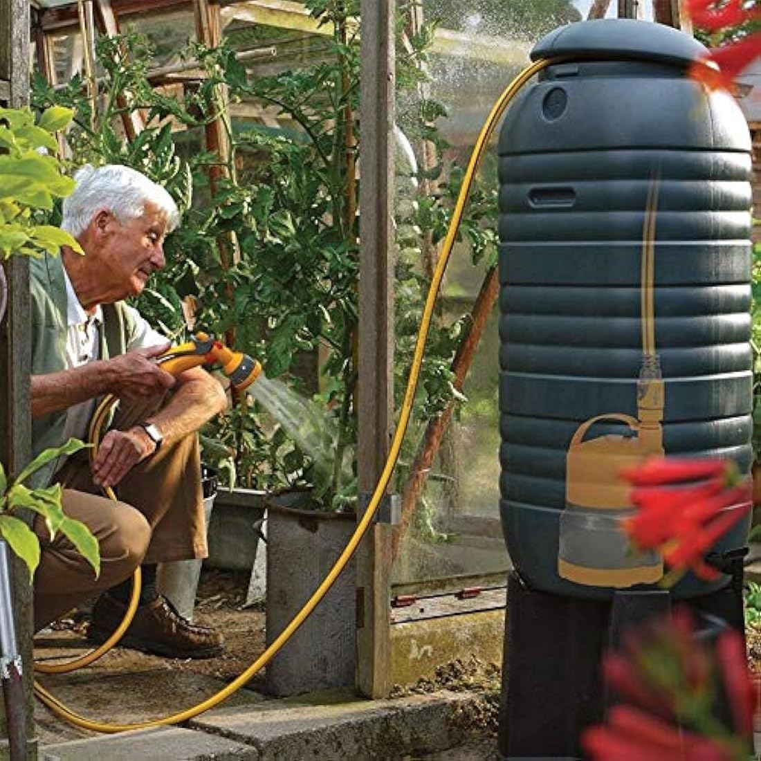 HOZELOCK - Waterbutt Pump 2200 : Ideal for Automatic Watering Systems, Capacity 2200 LPH with 1.1 Bar Pressure, Designed to Pump Water from a Rain Water Butt [76120000]