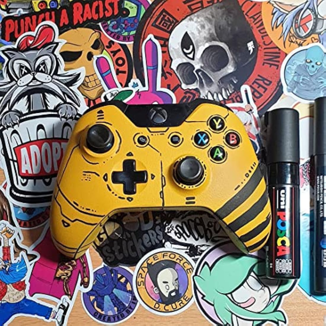 Posca Pens PC-5M Medium Acrylic Felt Tip Coloured Permanent Paint Markers for Adults and Kids. Perfect for Colouring, Fabric, Graffiti, Watercolour, Outline Drawing, Window and Glass Art. 16 Pack