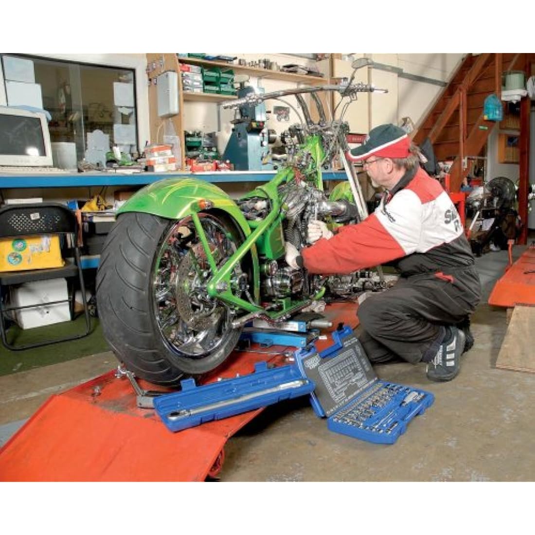 Draper 1/2" Square Drive Ratchet Torque Wrench | Micrometre Reversible Hand Tool | 30Nm-210Nm Mechanics Car Tools | Professional Blow Mould Storage Case | 30357