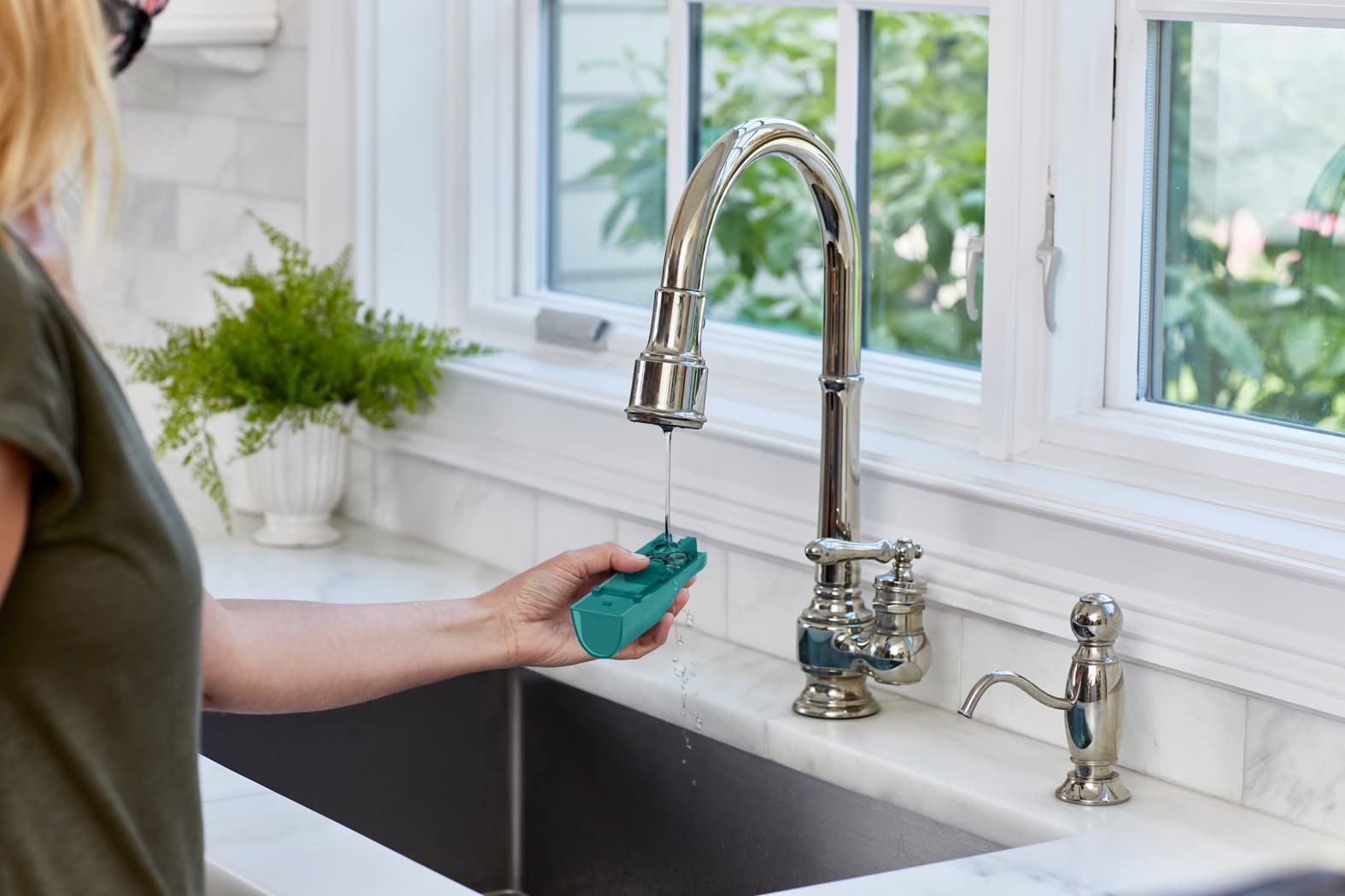 Tefal Pure Pop Slim Handheld Clothes Steamer, No Ironing Board Needed, Ready to Use in 15 Seconds, 70ml Detachable Water Tank, Travel Iron, Garment Steamer, Pink, DT2023