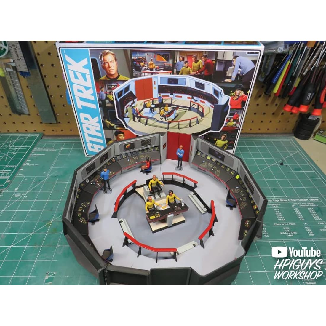 AMT Round2 AMT1270M/12 Star Trek Model Kit, Multi-Colour, Replica