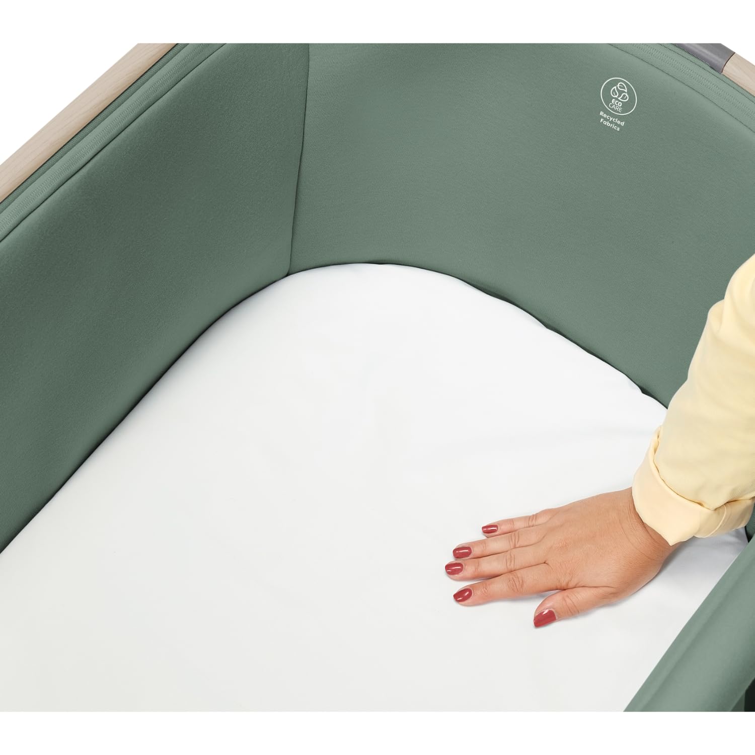 Maxi-Cosi Iora Co-Sleeper Crib, Foldable Baby Bedside Crib, 0–6 Months, max 9 kg, 4 Incline & 5 Height Positions, Easy Slide, Comfortable Mattress, Large Basket, Easy to Carry, Essential Grey