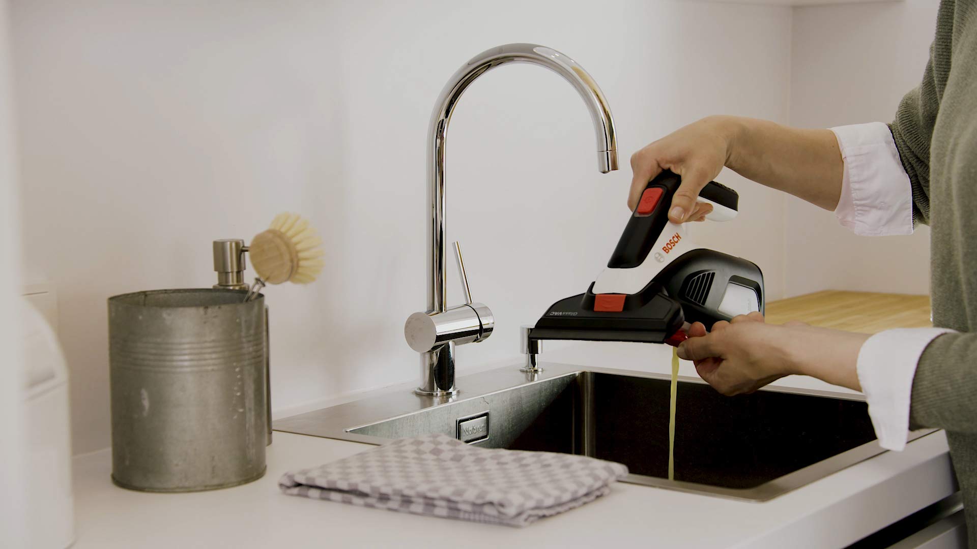 Bosch Cordless Window Vac GlassVAC (for windows, tiles, mirrors and shower, running time: approx. 35 windows, in carton packaging)