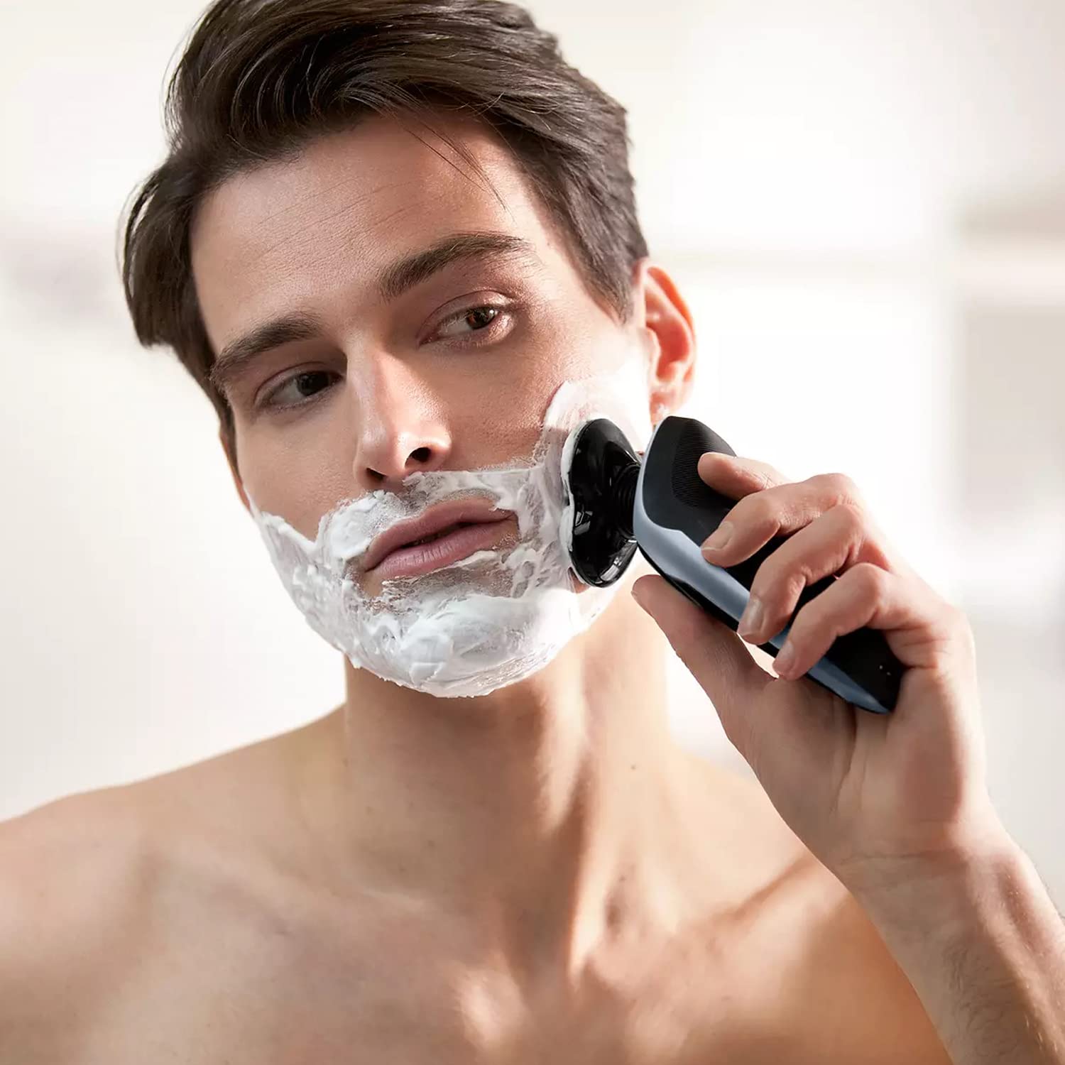 Philips Shaver i9000 Prestige Ultra, Wet & Dry Electric Shaver, Chrome, Skin IQ Pro Technology, Triple Lift & Cut System, 360 Rotating NanoTech Precision Blades, 5 Shaving Modes, Model XP9404/31