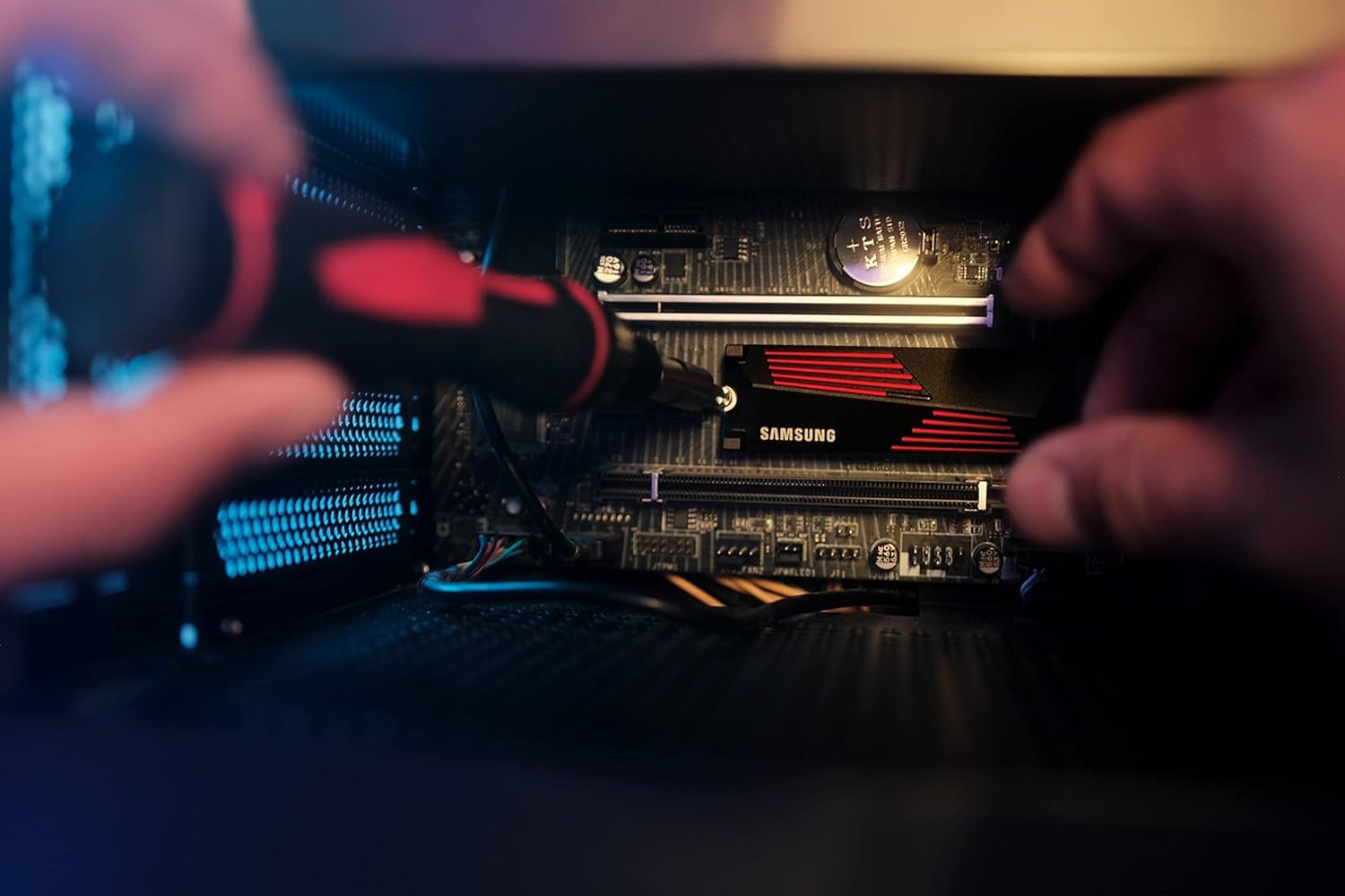 Samsung 990 PRO NVMe M.2 SSD, 2 TB, PCIe 4.0, 7,450 MB/s read, 6,900 MB/s write, Internal SSD, For gaming and video editing, MZ-V9P2T0BW