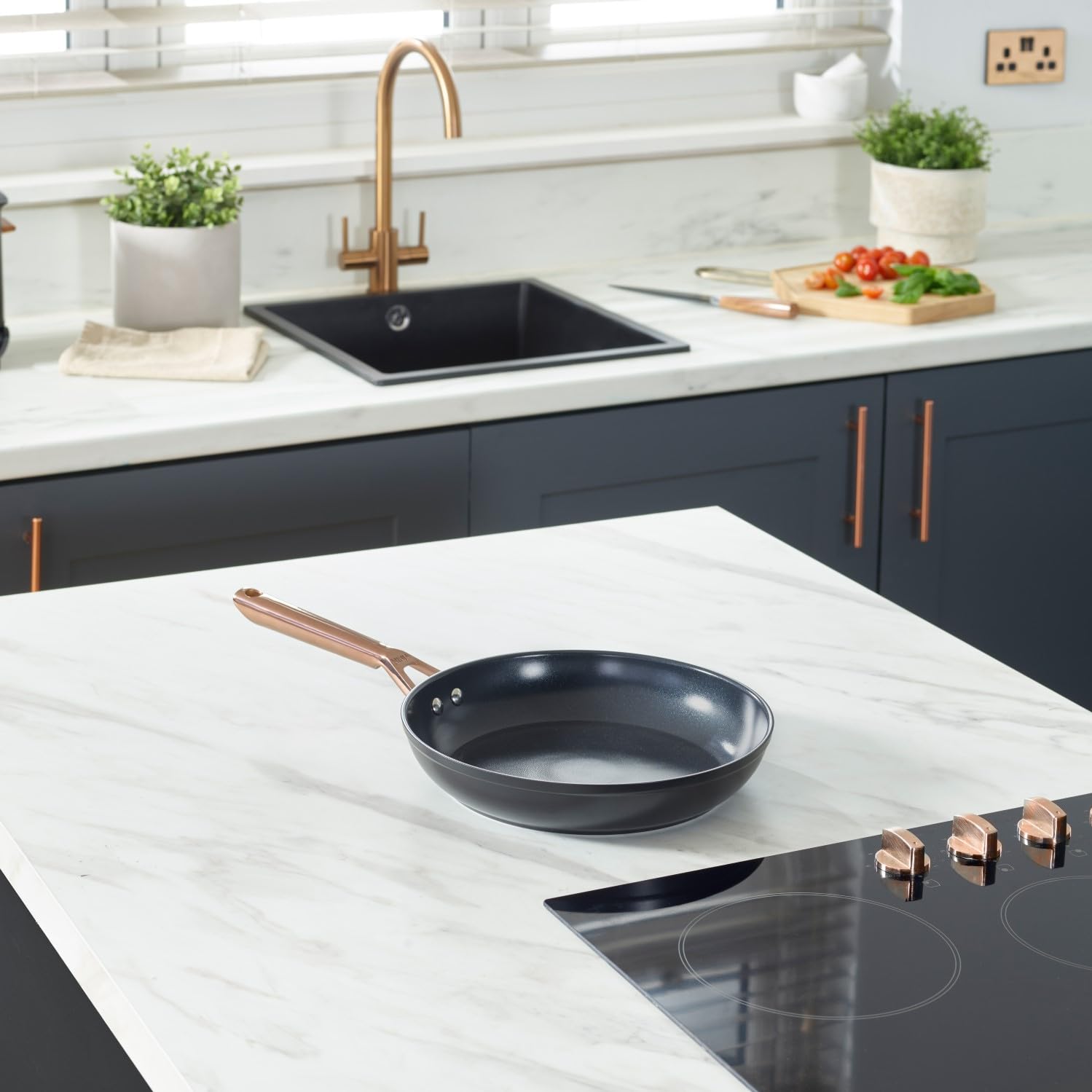 Ninja Extended Life 28cm Ceramic Frying Pan, Non-Stick (No PFAs, PFOAs, Lead or Cadmium), Induction Compatible, Stainless Steel Handle, Oven Safe to 285°C, Grey & Terracotta, CW90028EUUKDB