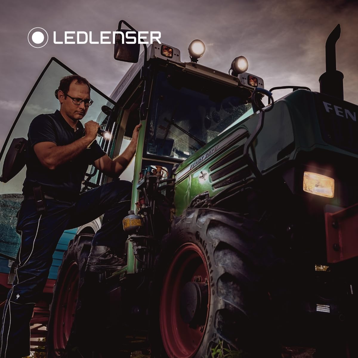 Ledlenser P7R SE - LED Rechargeable Torch, Super Bright 1100 Lumens, Powerful Waterproof Flash Light, Self Defense Strobe Feature, Hiking Torch, Dog Walking, Camping, Up to 40 Hour Battery Life.