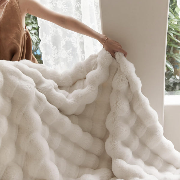 Faux Rabbit Fur Throw Blanket, Luxury Soft Warm Bubble Blanket for Bed, Couch, Sofa, White, 200 X 230 CM
