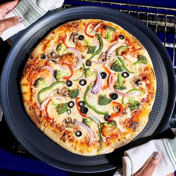 HexClad Hybrid Nonstick Pizza Steel for Pizzas and Flatbreads Up to 35 cm, Dishwasher-Friendly, Oven and BBQ-Safe Up to 480°C