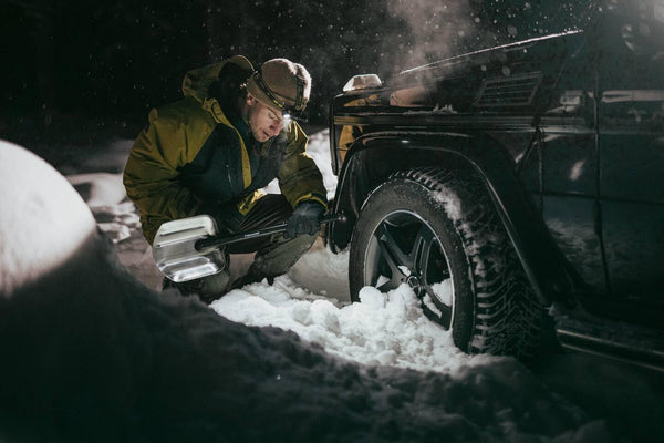 Fiskars Universal Shovel, Length: 70 cm, Weight: 479 g, Aluminium Leaf/Plastic Handle, Black, 1001574