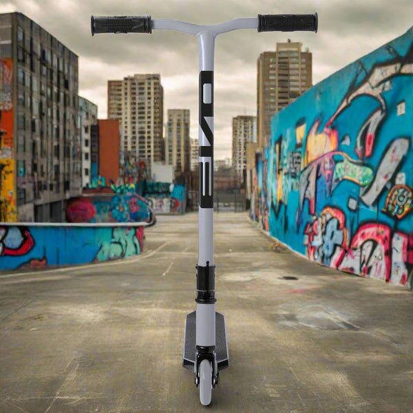 EVO Viper Stunt Scooter for Kids and Teens | Freestyle Trick Scooter with 360? Spin, TPR Handle Grips, Triple Bolt Clamp | Pro, Intermediate &