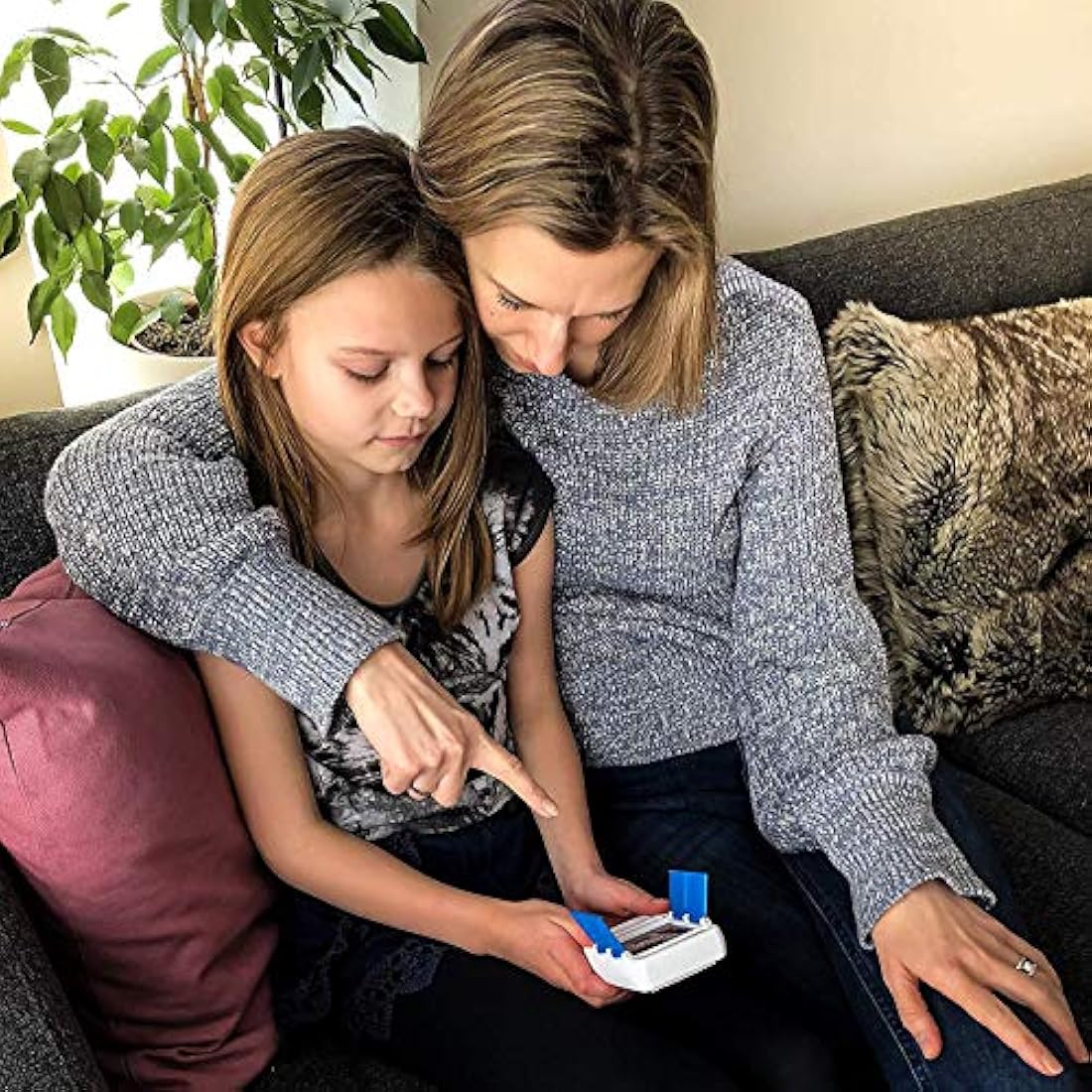 100 PICS Riddles - Guess 100 Riddles | Flash Cards with Slide Reveal Case | Travel Game, Gift, Stocking Filler | Fun for Kids and Adults - Play Together | Ages 6+