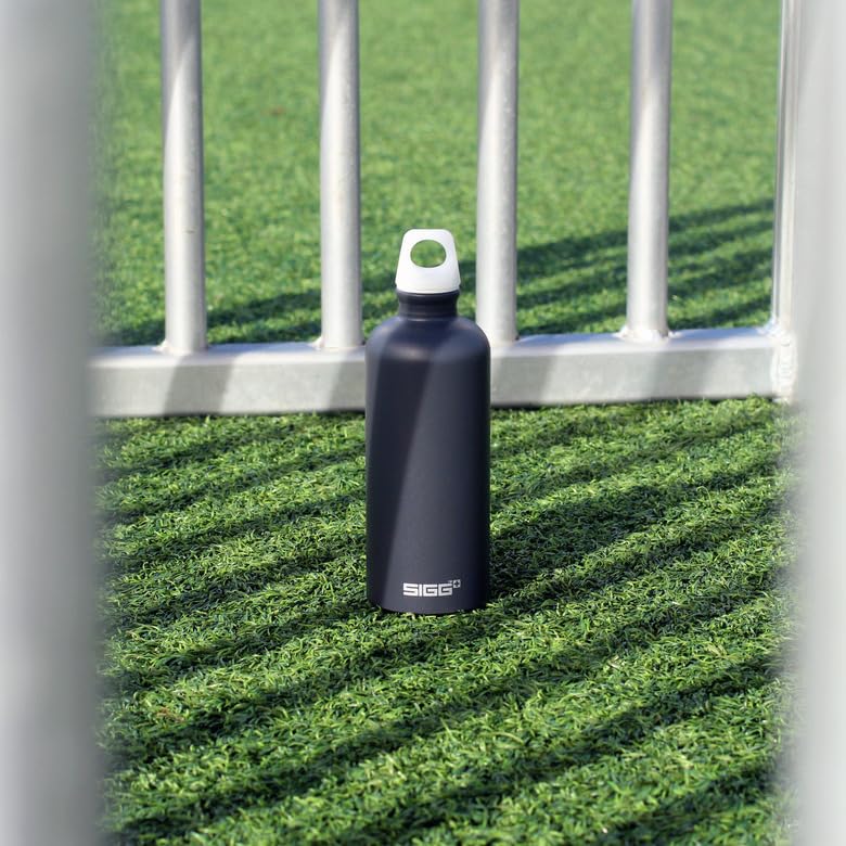 Sigg - Aluminum Water Bottle - Traveller - Climate Neutral Certified - Suitable For Carbonated Beverages - Leakproof & Lightweight - BPA Free - 0.6L / 1L/ 1.5L