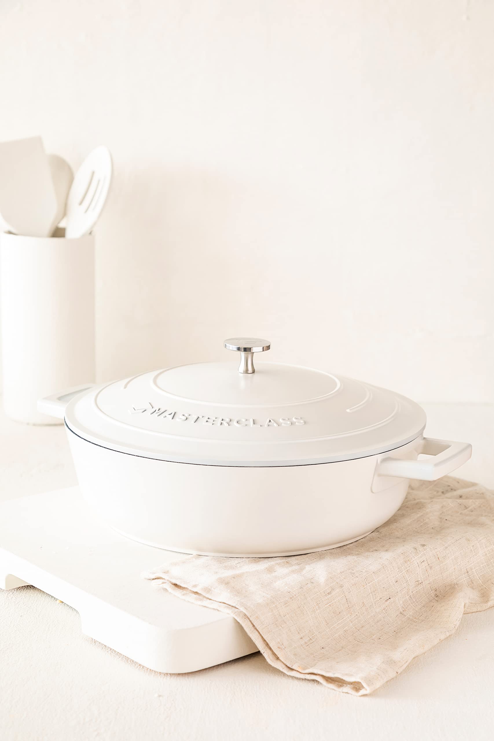 MasterClass Casserole Dish With Lid, Medium 4L/24 cm, Lightweight Cast Aluminium, Induction Hob And Oven Safe, Black