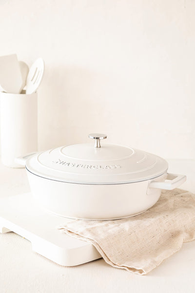 MasterClass Casserole Dish With Lid, Medium 4L/24 cm, Lightweight Cast Aluminium, Induction Hob And Oven Safe, Black