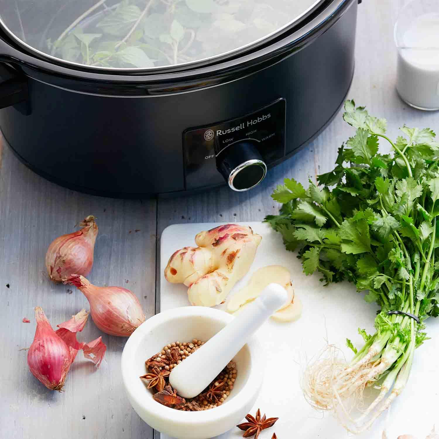 Russell Hobbs Good-to-Go 6.5L Electric Multicooker - 8 Digital functions inc Sear, Slow Cook, Steam, Boil, Keep warm & Roast, Cast aluminium housing, Glass lid, Dishwasher safe parts, 750W, 28270