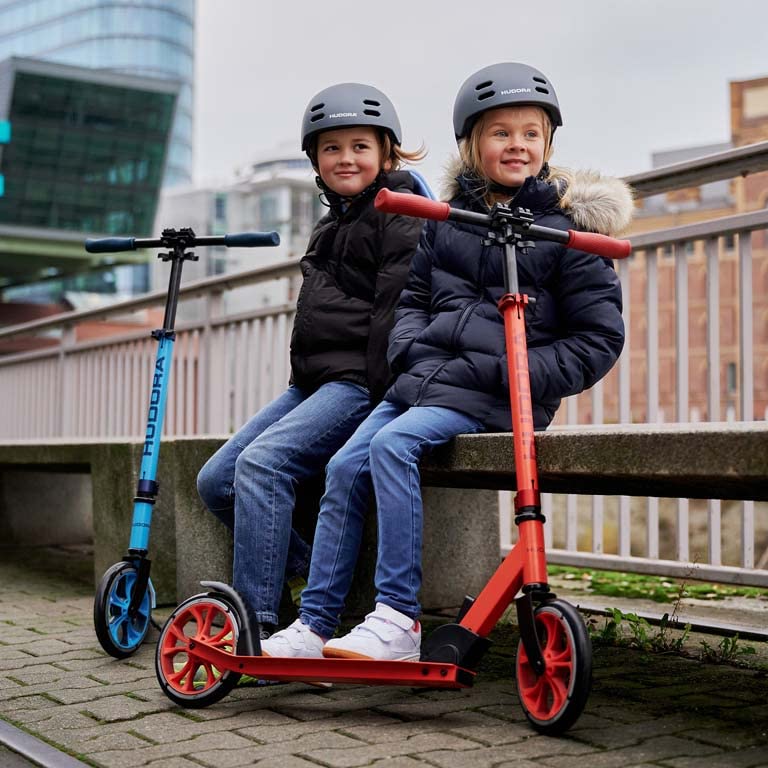 HUDORA Scooter Up 200 - Quiet aluminium scooter for up to 100kg - Adjustable in height & foldable kick scooter - Jolt-free kick scooter for children /