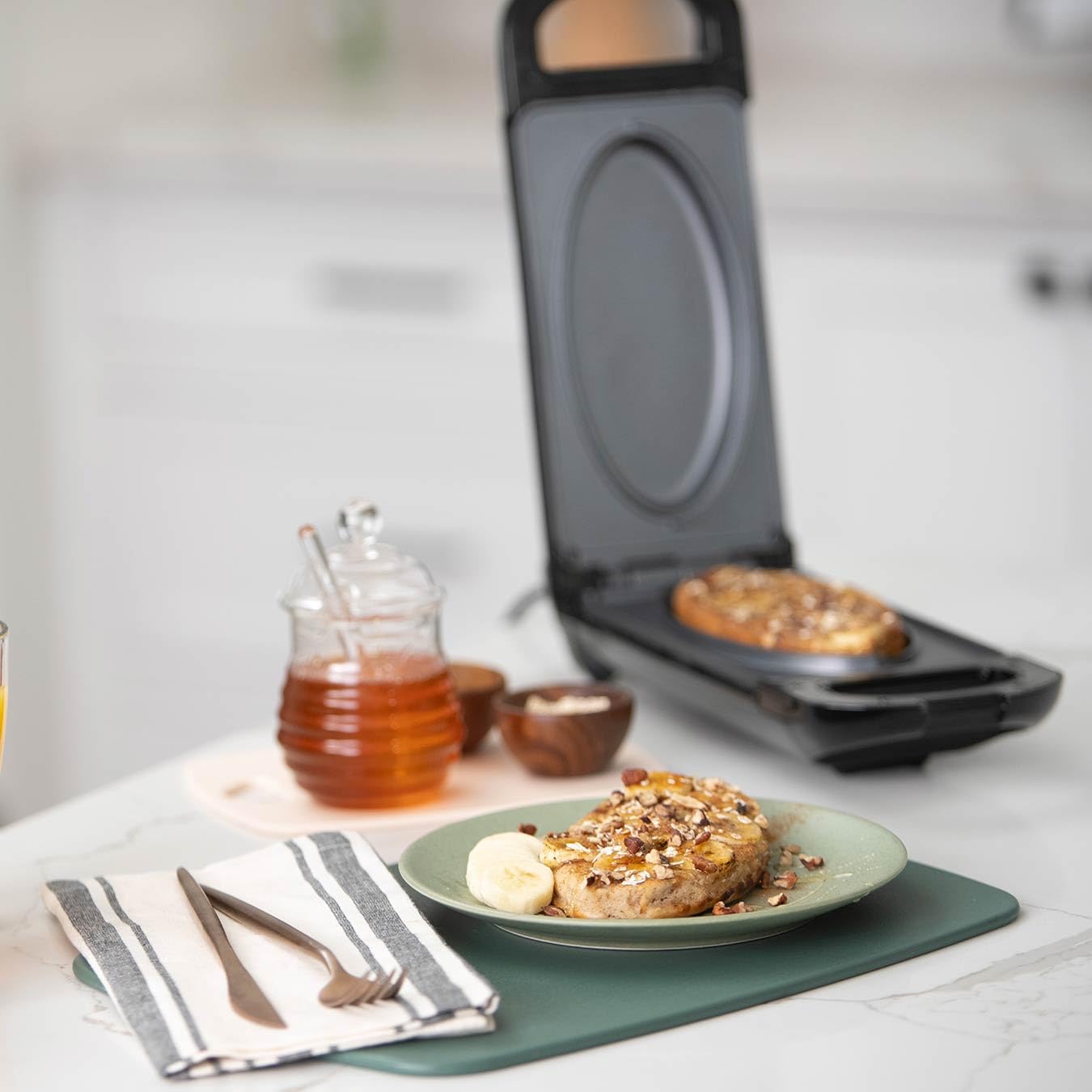 5 Minute CleverChef - 700W - Non-Stick Multicooker - Great for Steaks, Omelettes, Toasties, Pizzas & Dessert Maker - Free Drew&Cole Recipe App - Quick Meals - Cool-Touch Handle & Auto Temp Sensor