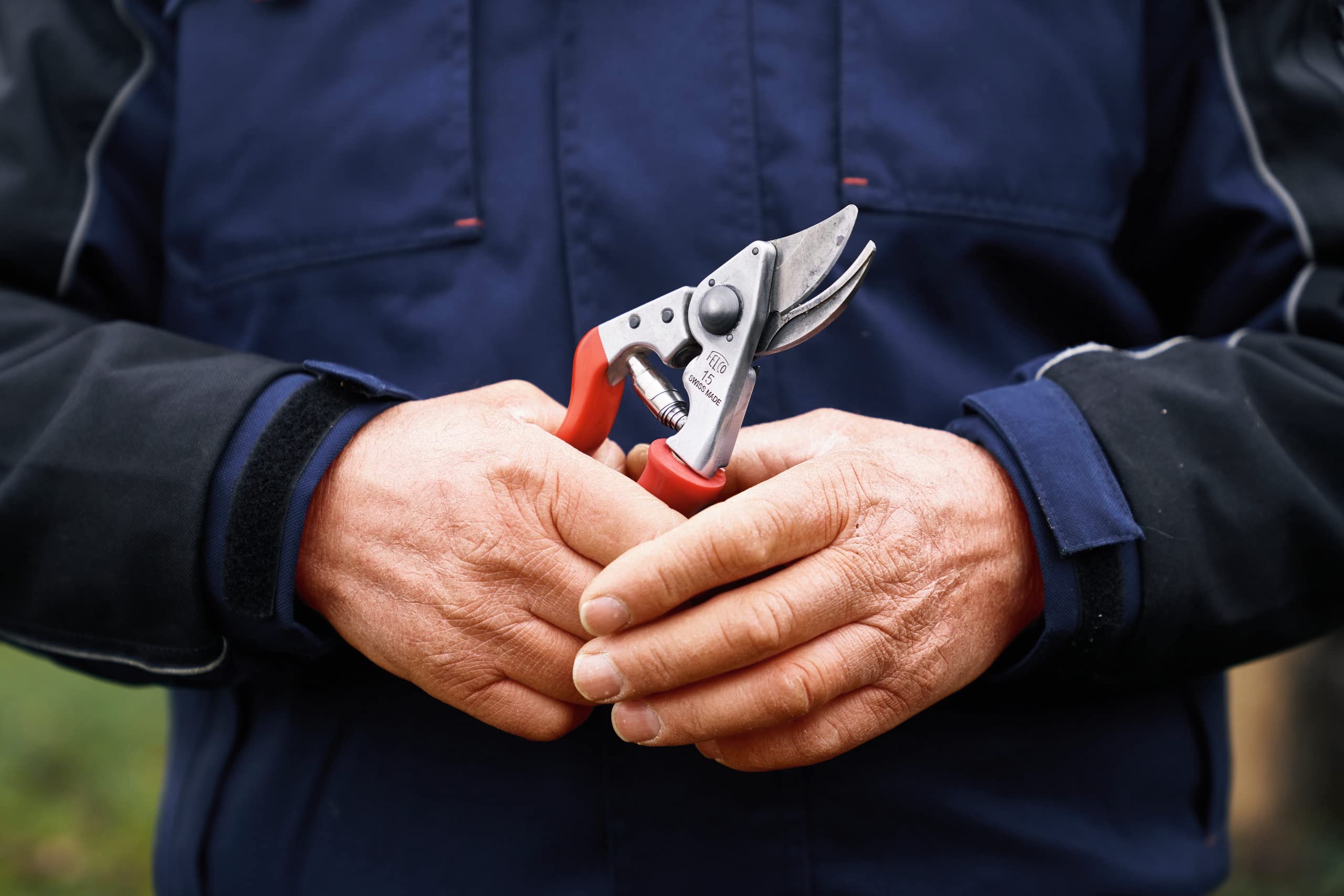 Felco Right handed Secateurs Model 15 Small Hands Forged Alloy Ergonomic Rotating handle Lifetime Guarantee Floristry Gardening Horticulture Vineyard