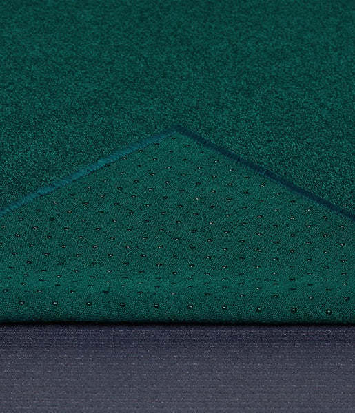 Manduka Yogitoes Yoga Towel for Mat, Non-Slip and Quick Dry for Hot Yoga with Rubber Bottom Grip Dots,Thin and Lightweight, 71 Inches, Deep Sea