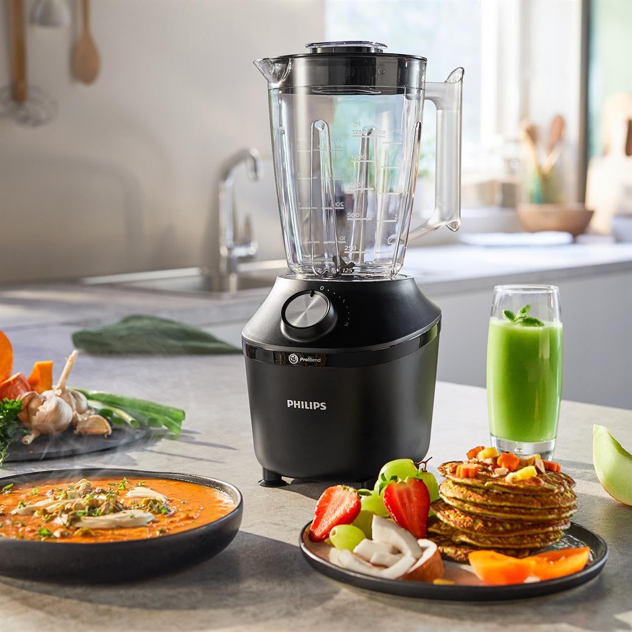 Philips Blender 3000 Series, ProBlend System, 2L Maximum Capacity, 1.25L Effective Capacity, 600W, 2 Speed Settings & Pulse, Glass Jar, Black