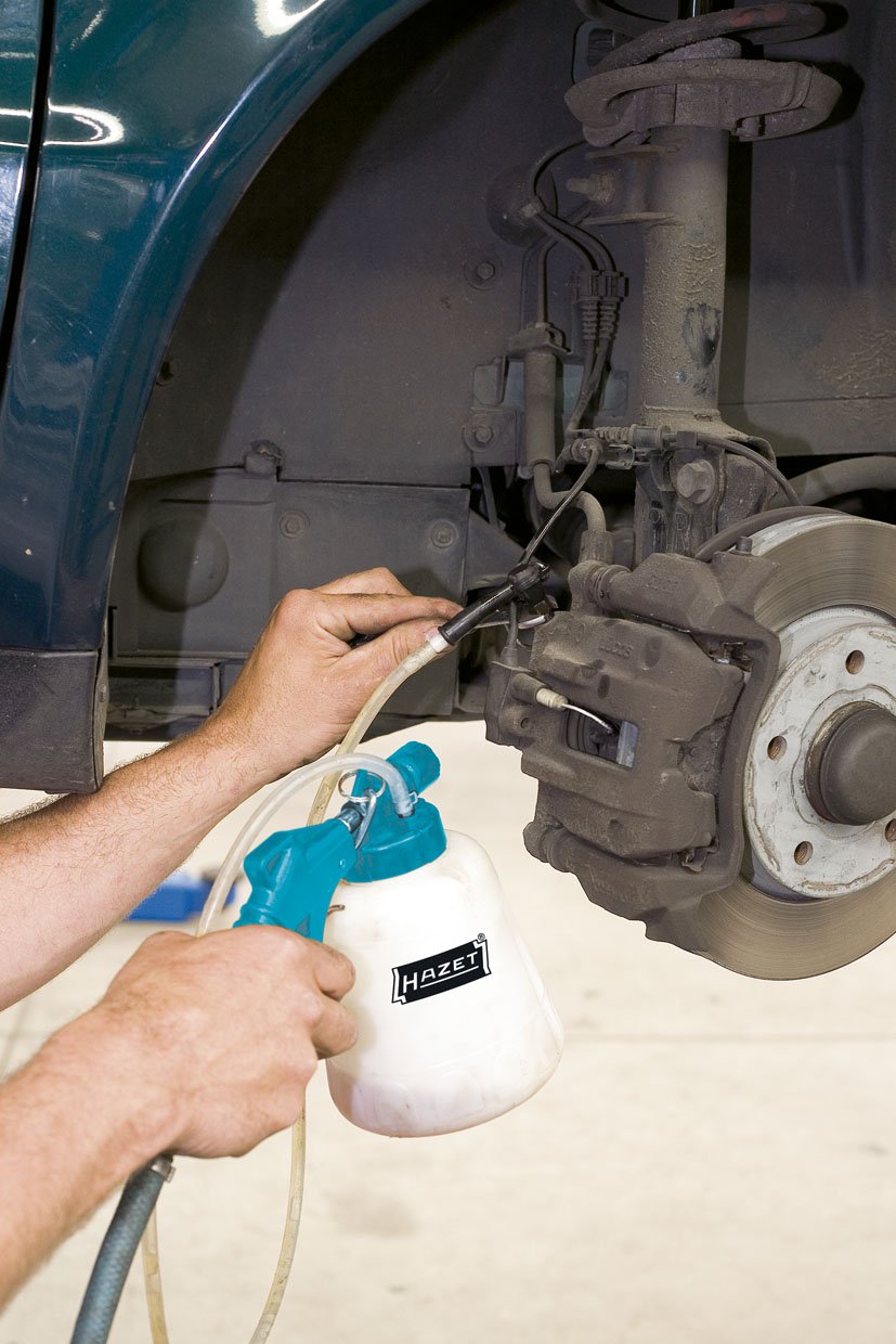 Hazet 1120934 Pneumatic Brake Bleeding Set - Multi-Colour