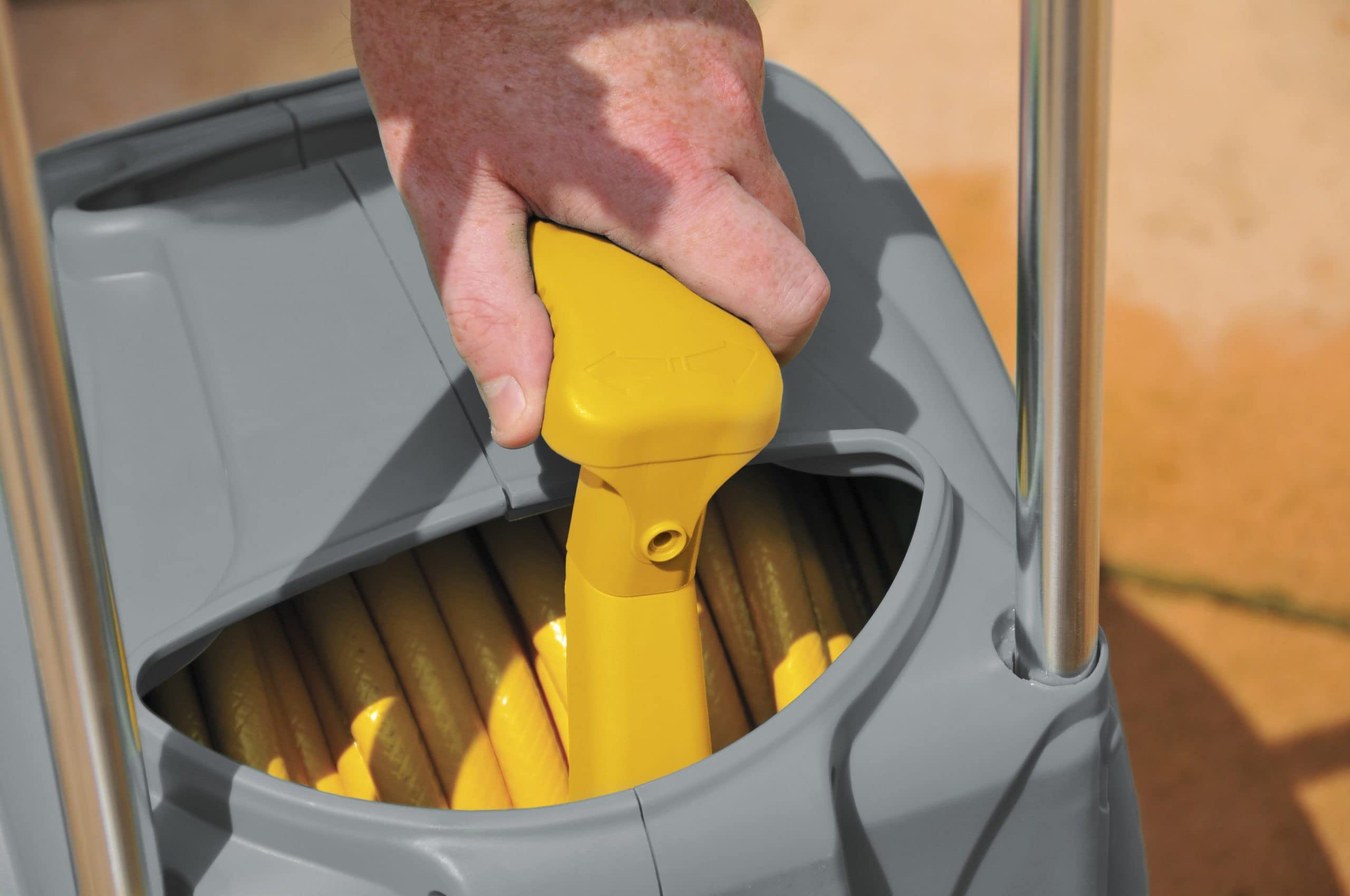 HOZELOCK - Compact Cart Reel 30m : Stable, Sturdy Reel on Wheels, Easy to Assemble and Use, Large Winding Handle, Enclosed Casing, Supplied with all