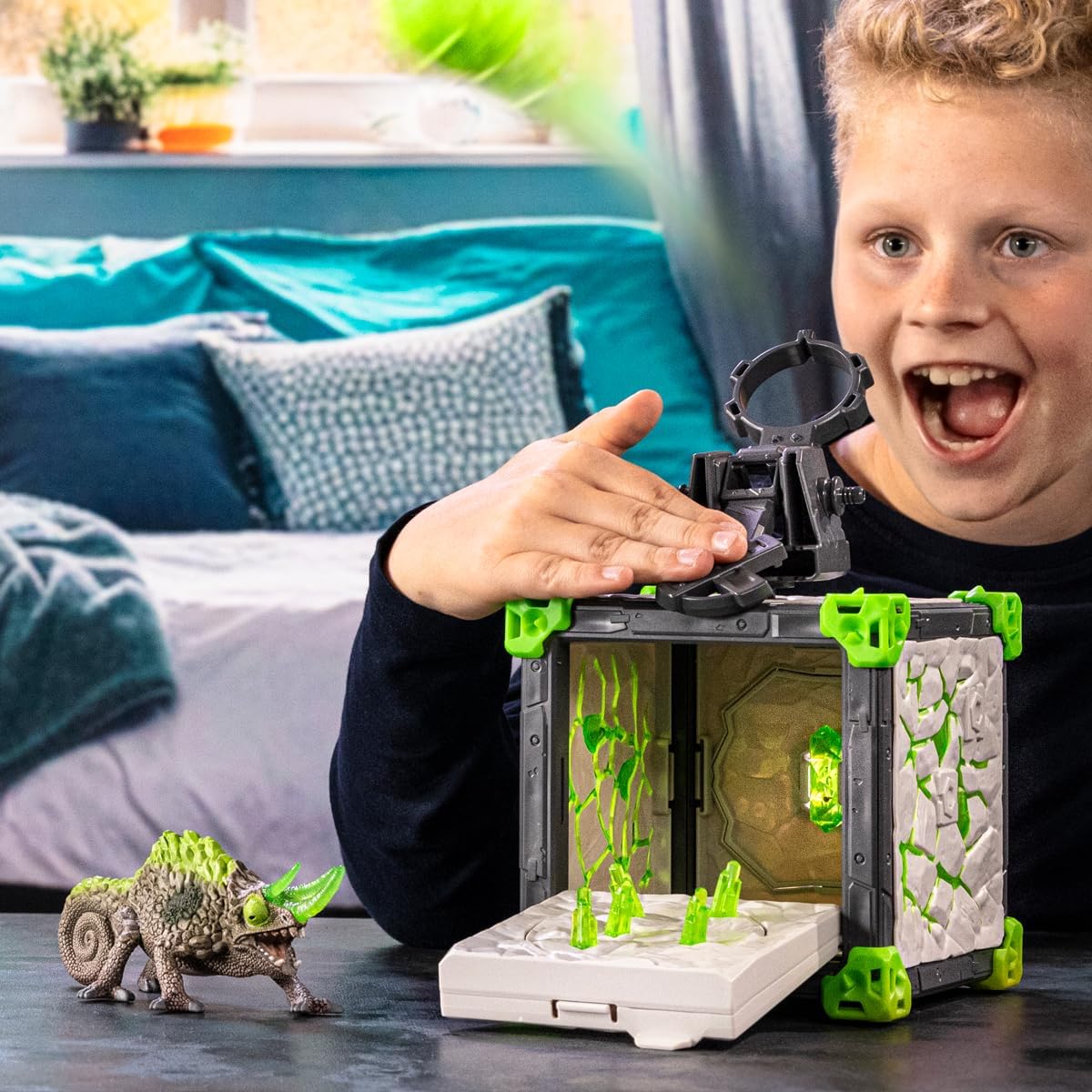 schleich 42677 BattleCave Stone Chameleon, ELDRADOR CREATURES - Playset, 34 pieces for Age 7+