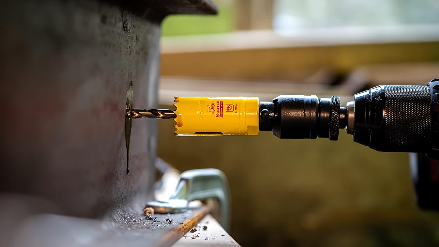 Starrett Bi-metal Hole Saw Kit - 8-Piece KFC06021 Fast Cut Electricians Hole Cutter Kit with Arbors - Compatible with Bosch Dewalt Hitachi Festool Milwaukee