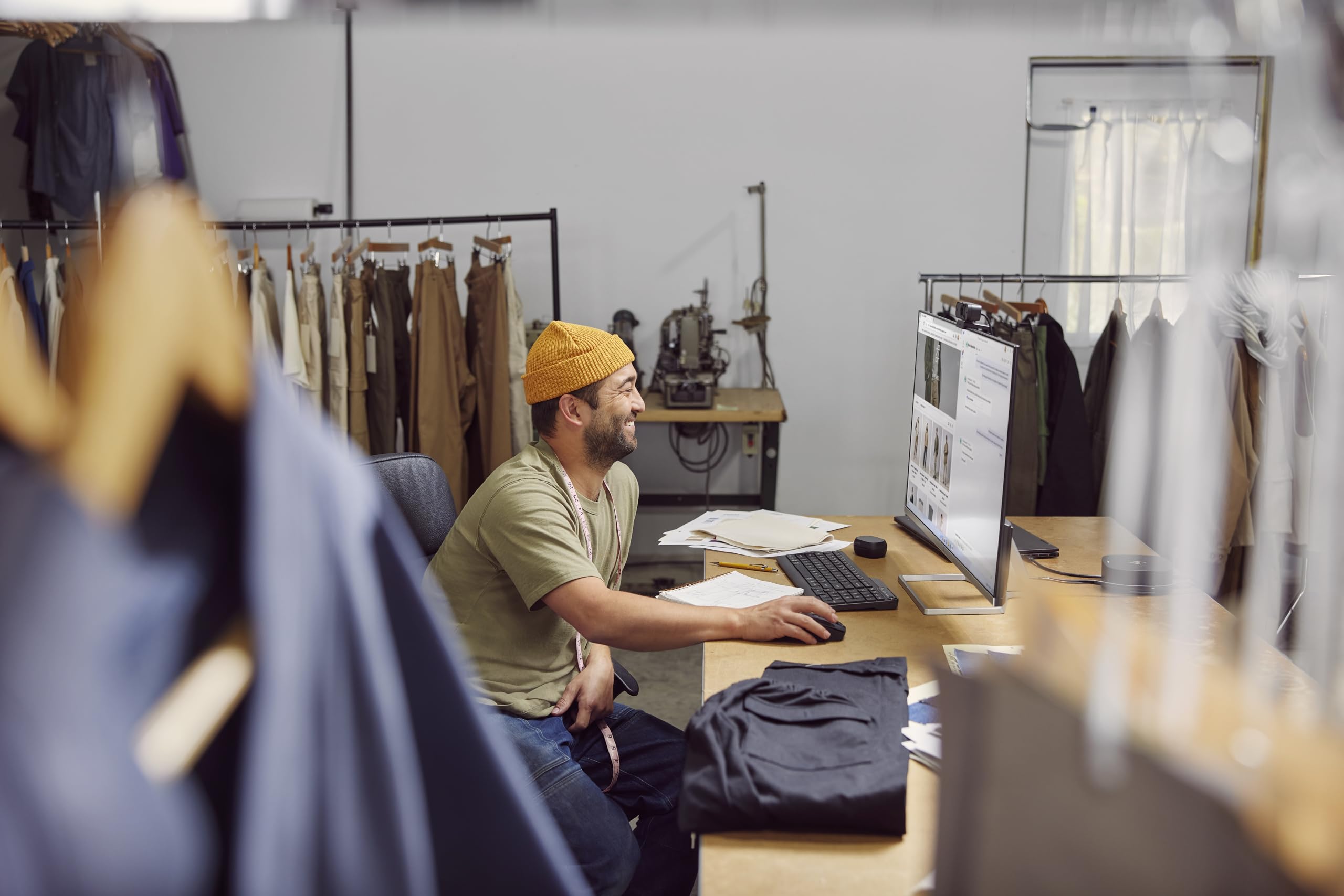 HP Series 5 27" FHD Height Adjust Monitor (527sh) - 100Hz Refresh Rate, 1500:1 AR, 99 percent sRGB Spectrum, 300 Nits Brightness - HDMI, VGA Ports - Ergonomically Adjustable - Responsibly Made