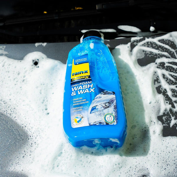 Rain-X Car Cleaning Bucket Kit - Glass Cleaner, High-Foam Wash & Wax Shampoo, Graphene Wheel Cleaner, Rain Repellent - Sponge & Cloth Included