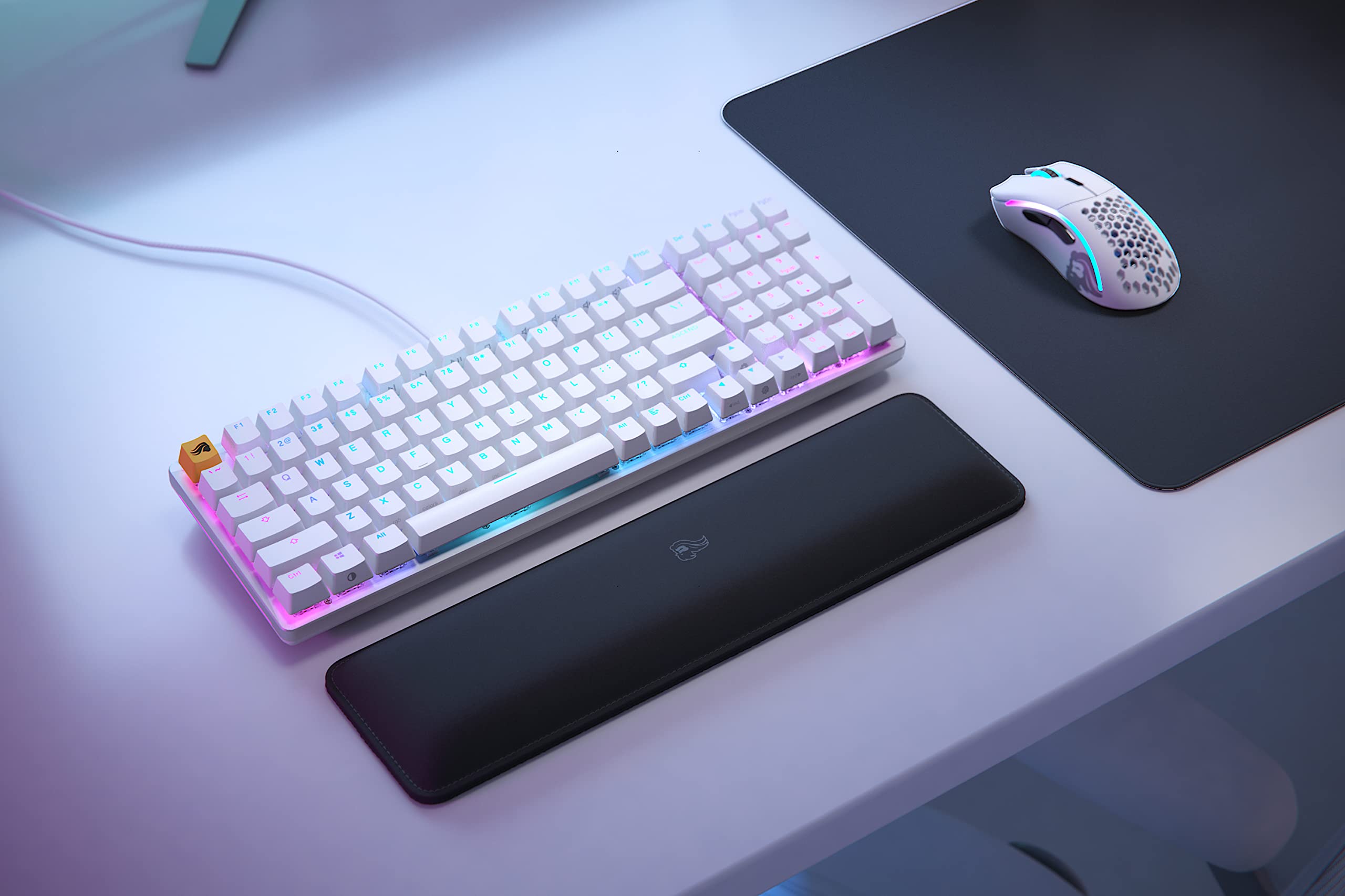 Glorious Gaming GMMK 2 Full Size (96%) - Mechanical Gaming Keyboard, Aluminium Frame, Customisable, Doubleshot Caps, Fox Switches, Per Key RGB, Full NKRO, English UK QWERTY Layout - Pink