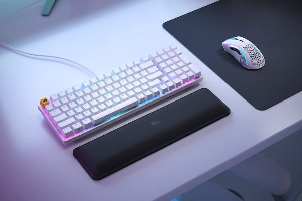 Glorious Gaming GMMK 2 Full Size (96%) - Mechanical Gaming Keyboard, Aluminium Frame, Customisable, Doubleshot Caps, Fox Switches, Per Key RGB, Full NKRO, English UK QWERTY Layout - Pink