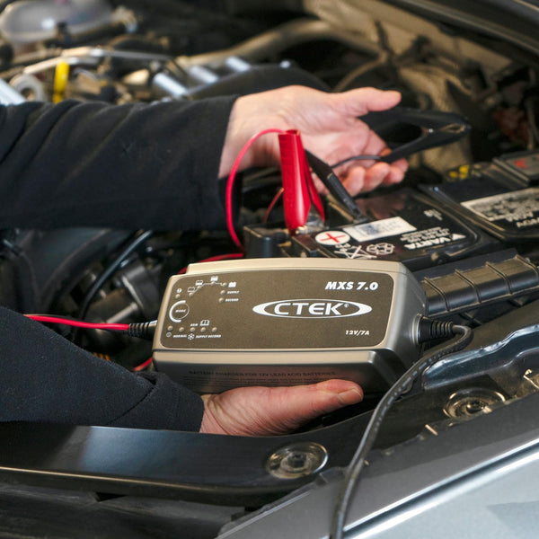 CTEK MXS 7.0 Fully Automatic Battery Charger (Charges, Maintains and Reconditions Car, Caravan and Motorhome batteries) 12V, 7 Amp - UK Plug, Black