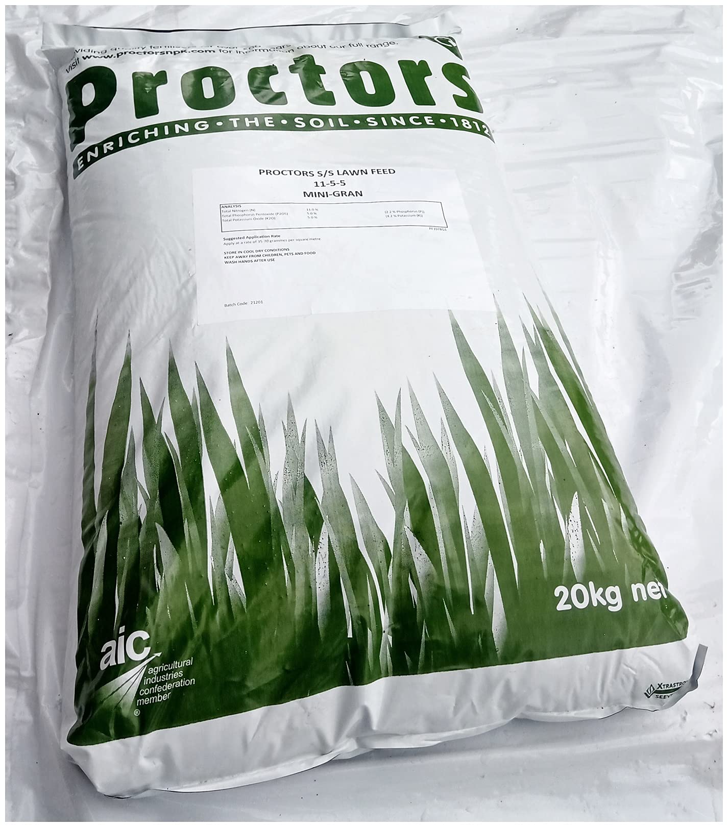 20kg bag of Proctors Spring and Summer Lawn Grass Food